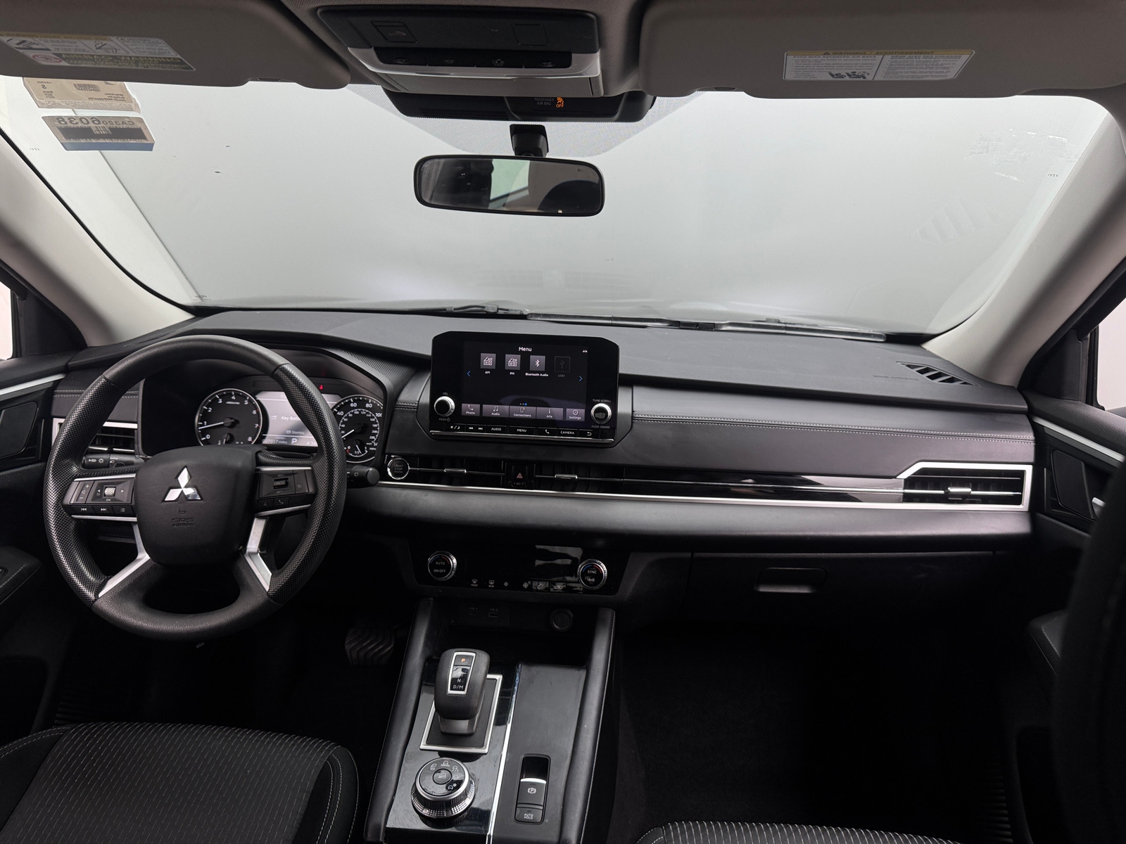 Thumbnail: 2023 Mitsubishi Outlander - 3