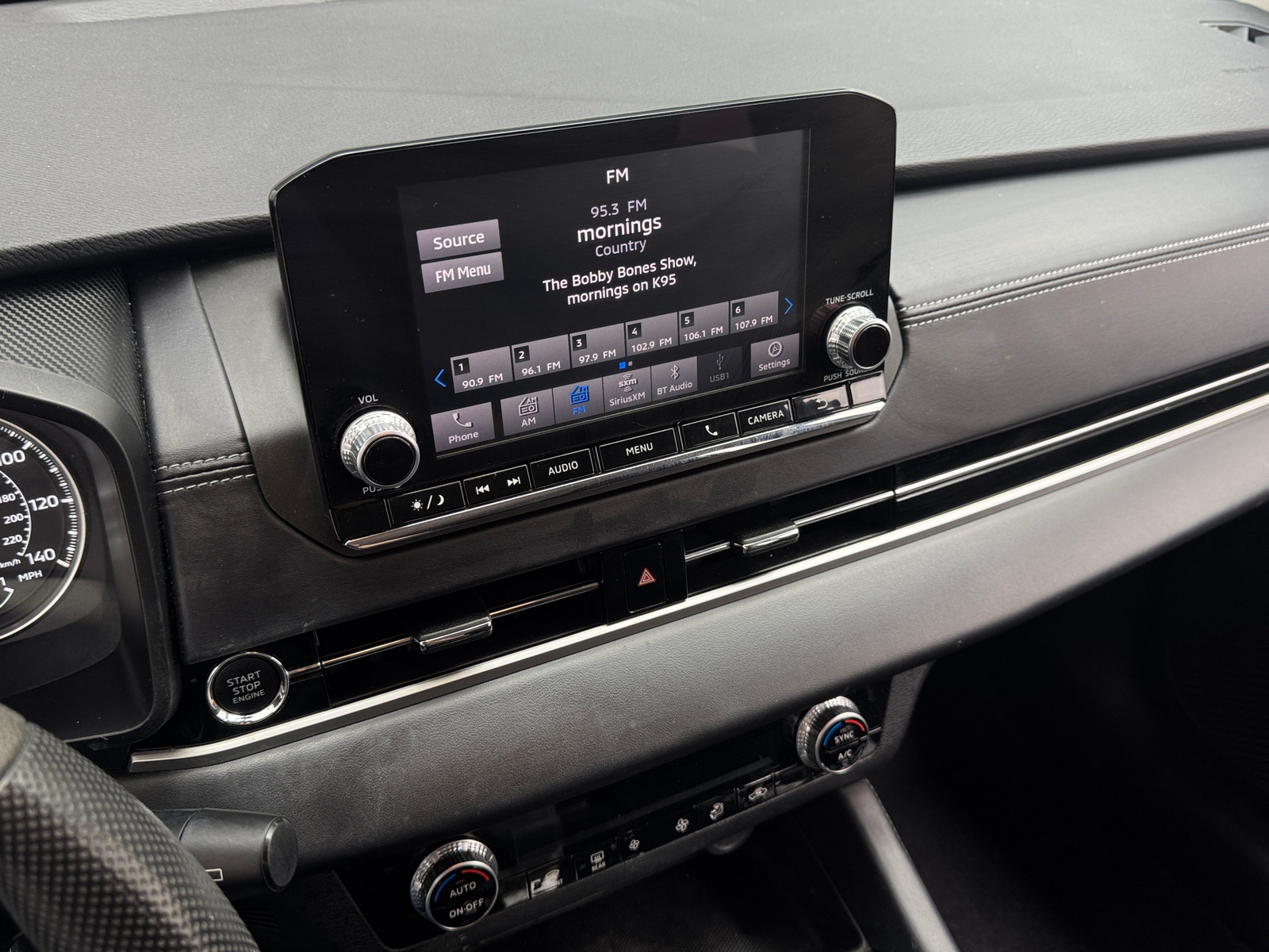 Thumbnail: 2023 Mitsubishi Outlander - 4