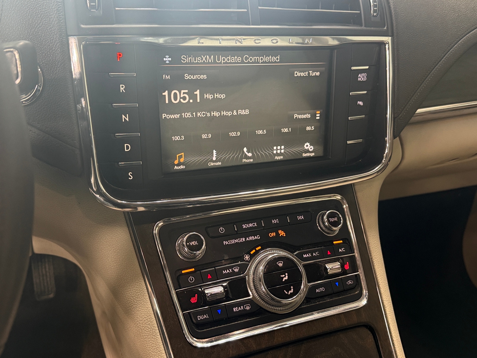 Thumbnail: 2019 Lincoln Continental - 3