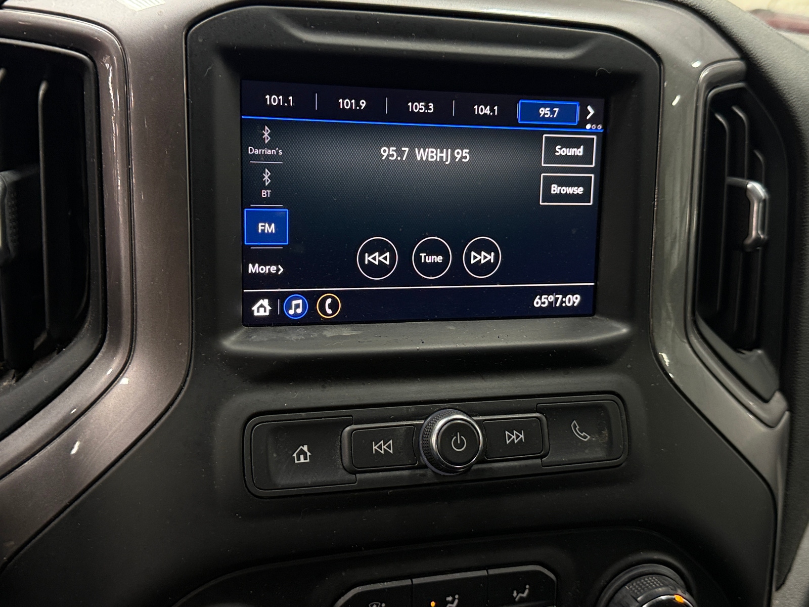 Thumbnail: 2020 Chevrolet Silverado 1500 - 4