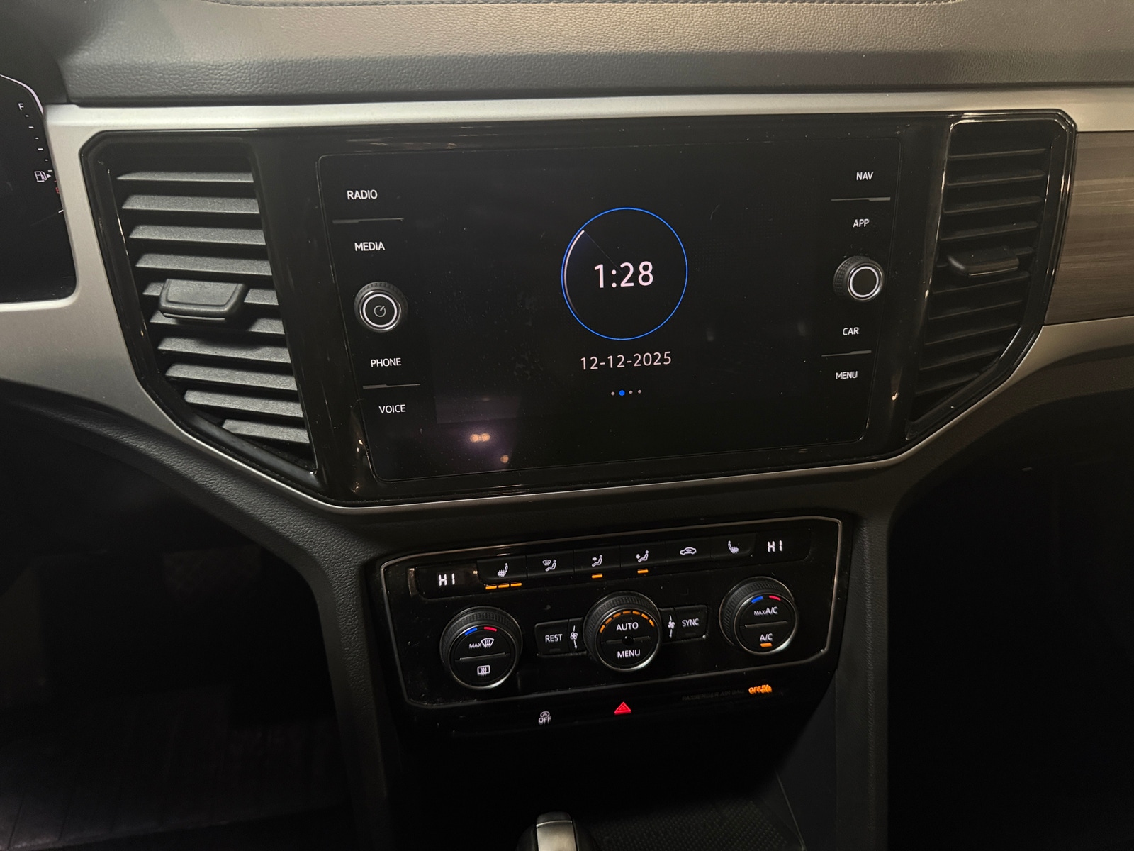 Thumbnail: 2021 Volkswagen Atlas - 3