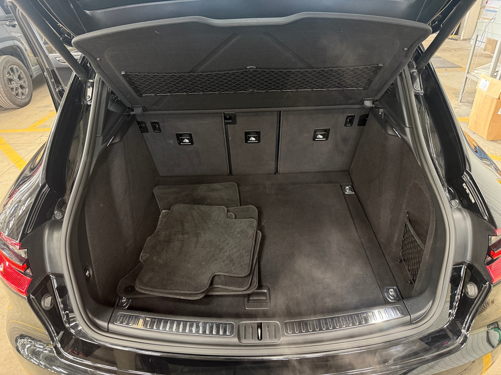 Thumbnail: 2015 Porsche Macan - 6