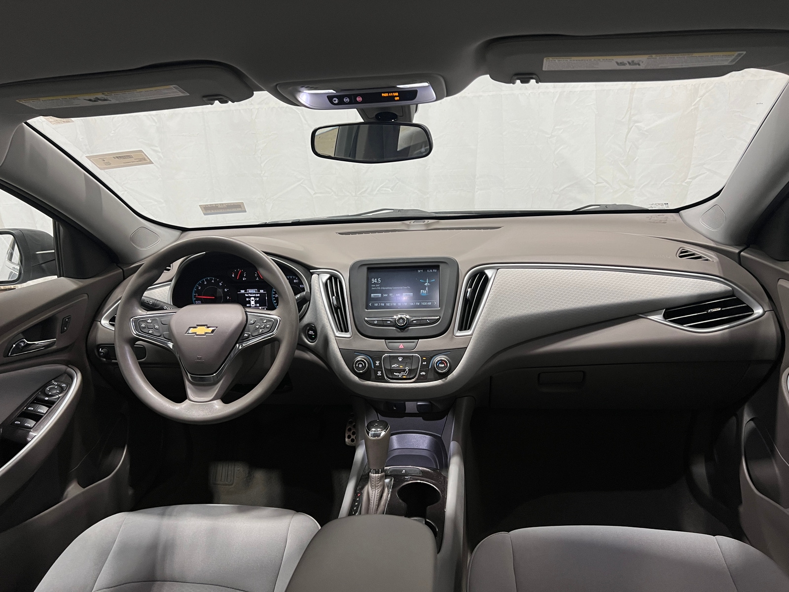 Thumbnail: 2017 Chevrolet Malibu - 3