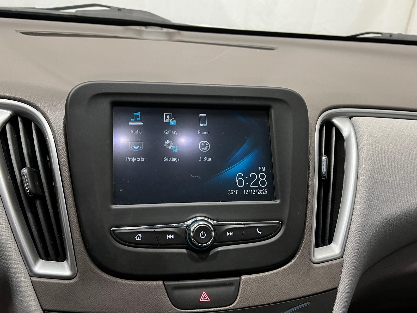 Thumbnail: 2017 Chevrolet Malibu - 4