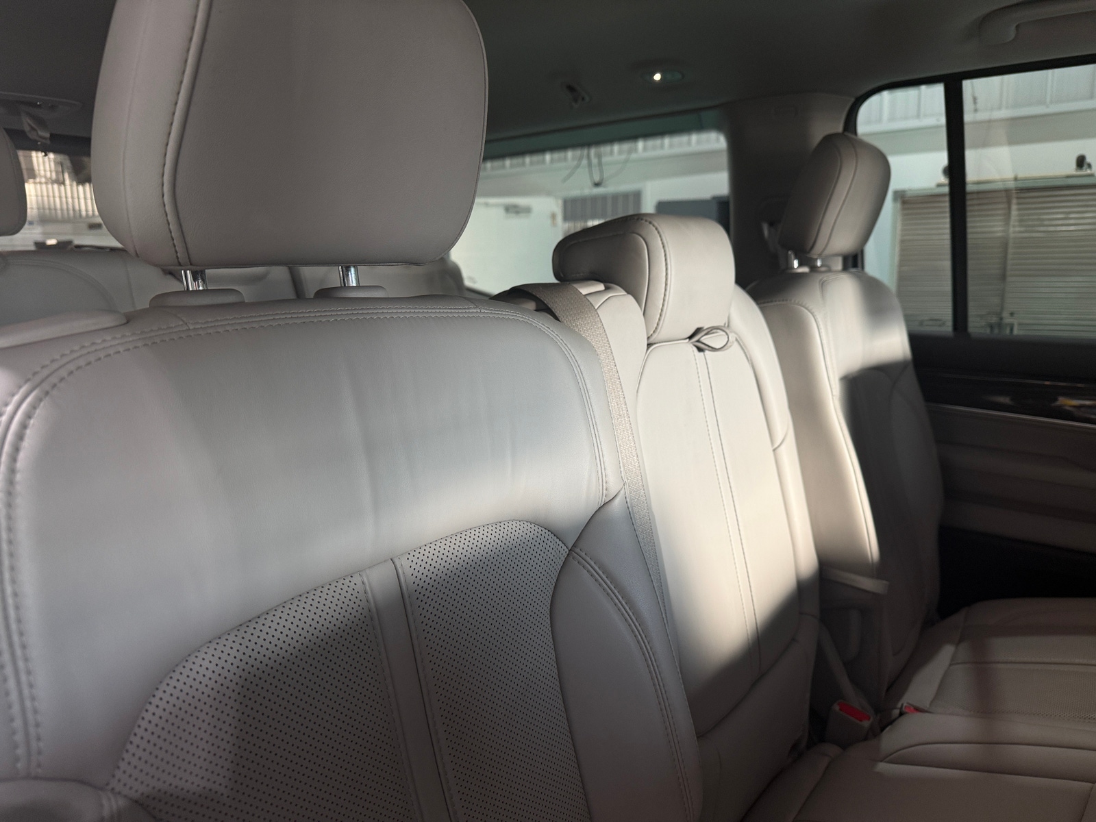 Thumbnail: 2022 Jeep Wagoneer - 5