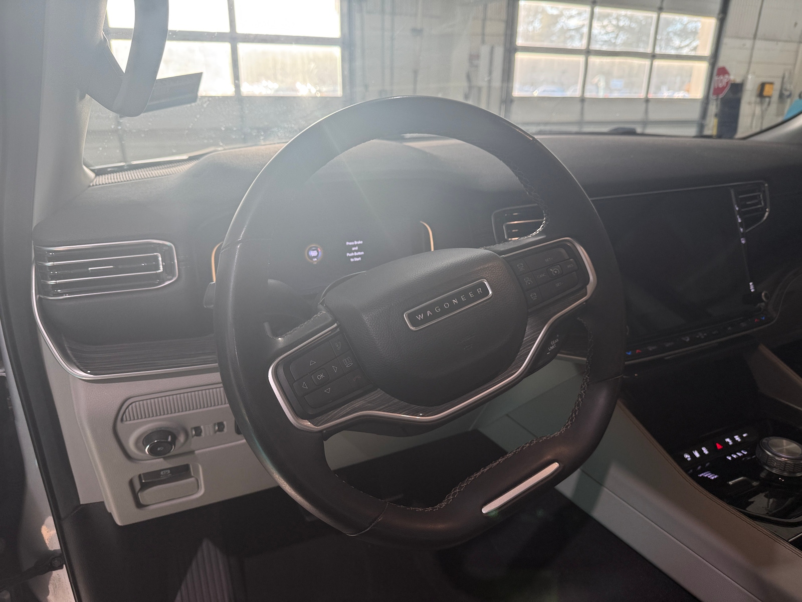 Thumbnail: 2022 Jeep Wagoneer - 4