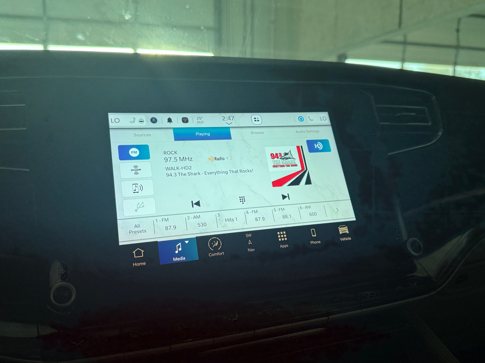 Thumbnail: 2022 Jeep Wagoneer - 3