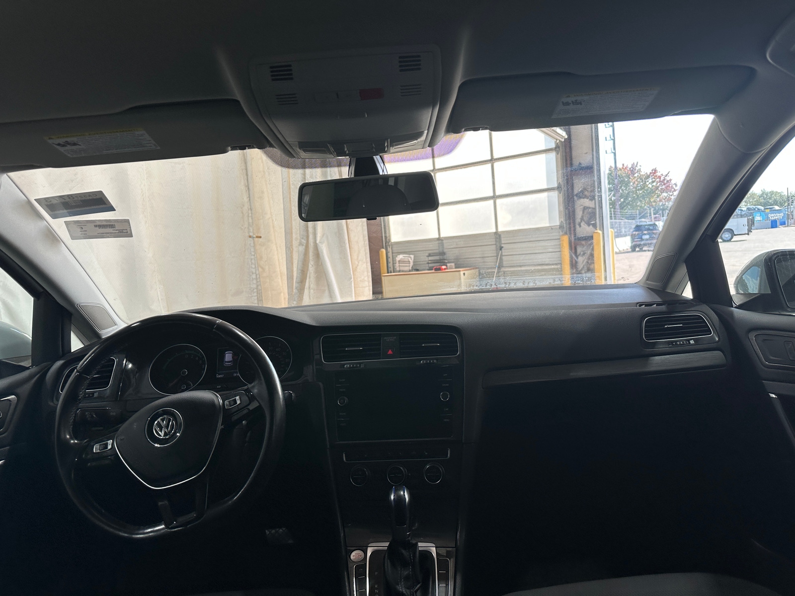 Thumbnail: 2019 Volkswagen e-Golf - 3