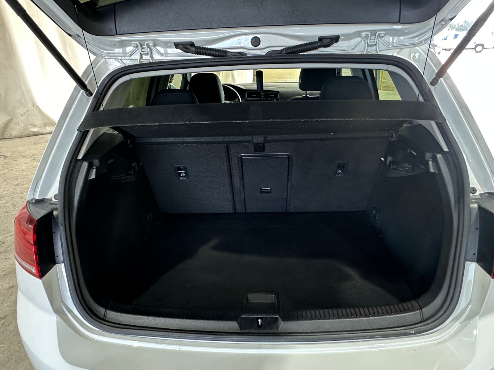 Thumbnail: 2019 Volkswagen e-Golf - 7