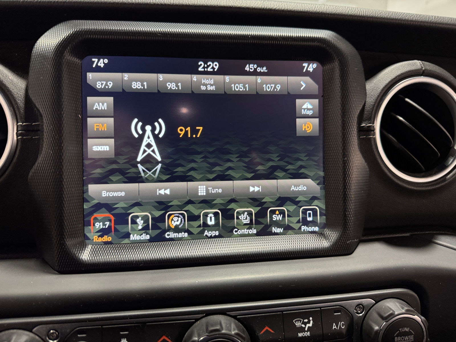 Thumbnail: 2018 Jeep Wrangler - 3