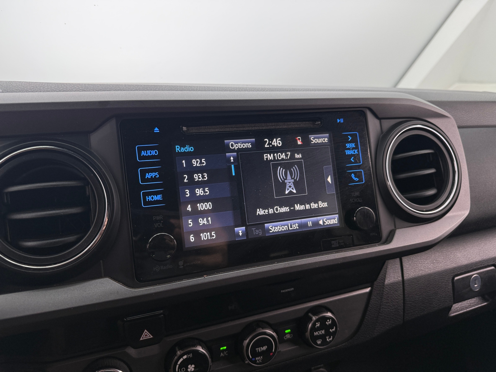 Thumbnail: 2016 Toyota Tacoma - 4