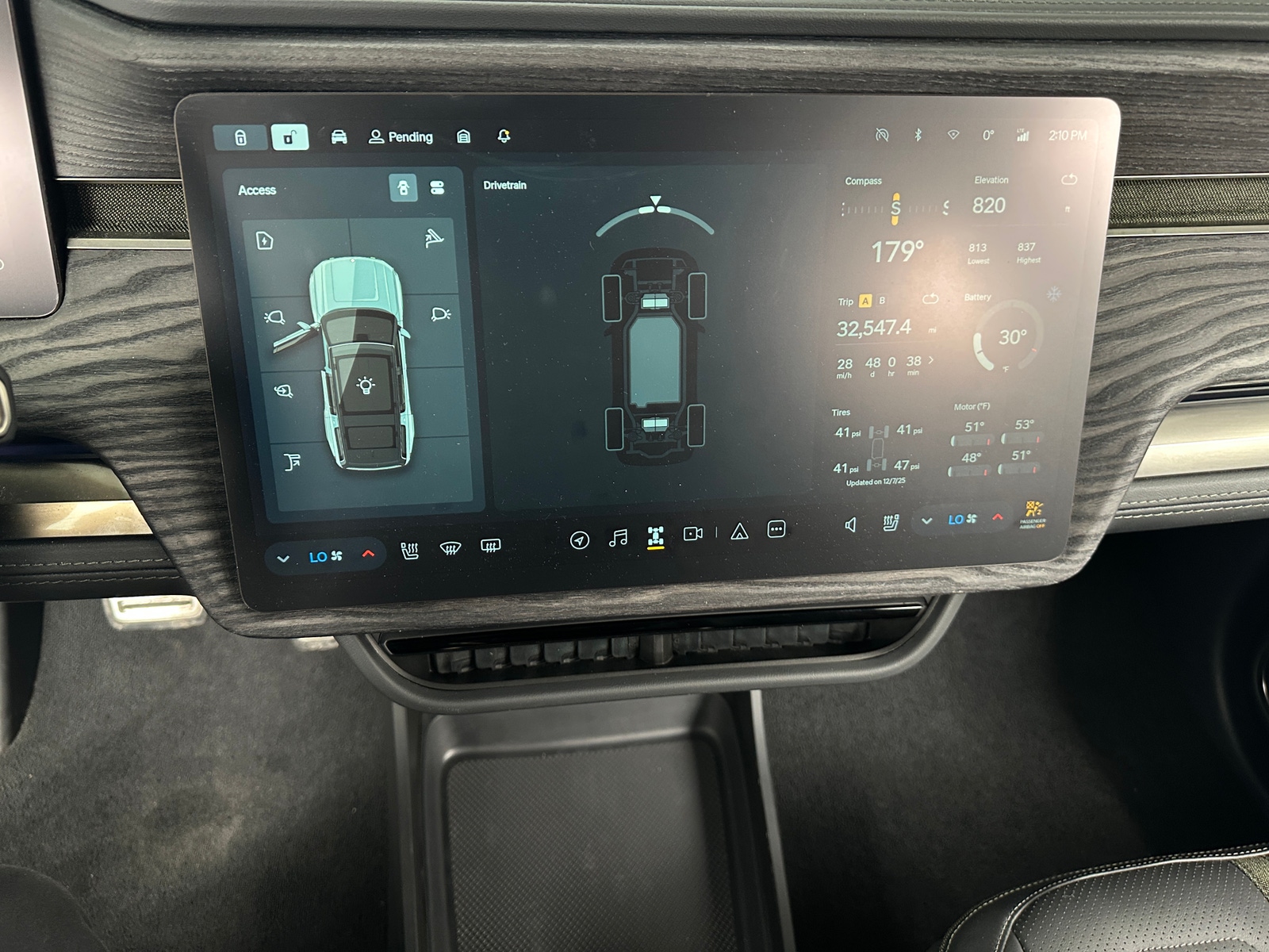 Thumbnail: 2022 Rivian R1S - 3