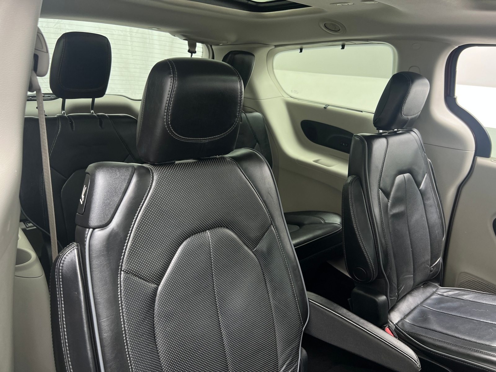 Thumbnail: 2018 Chrysler Pacifica - 5