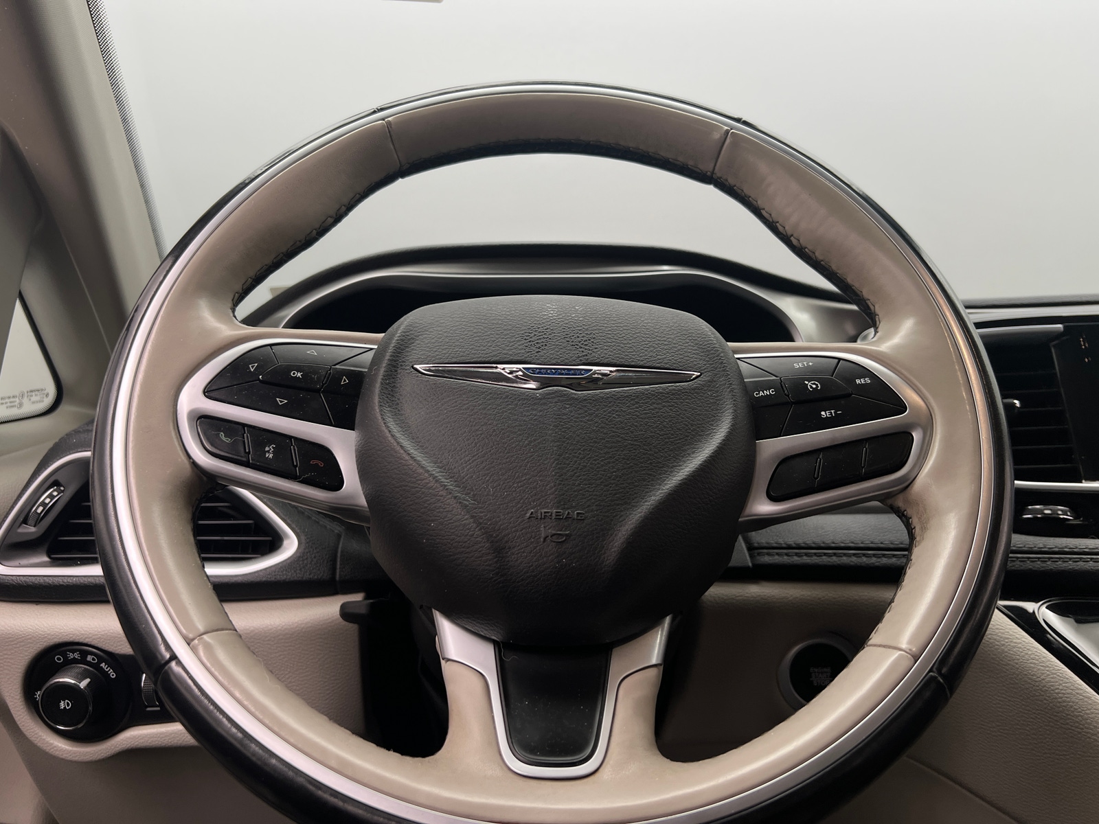 Thumbnail: 2018 Chrysler Pacifica - 4