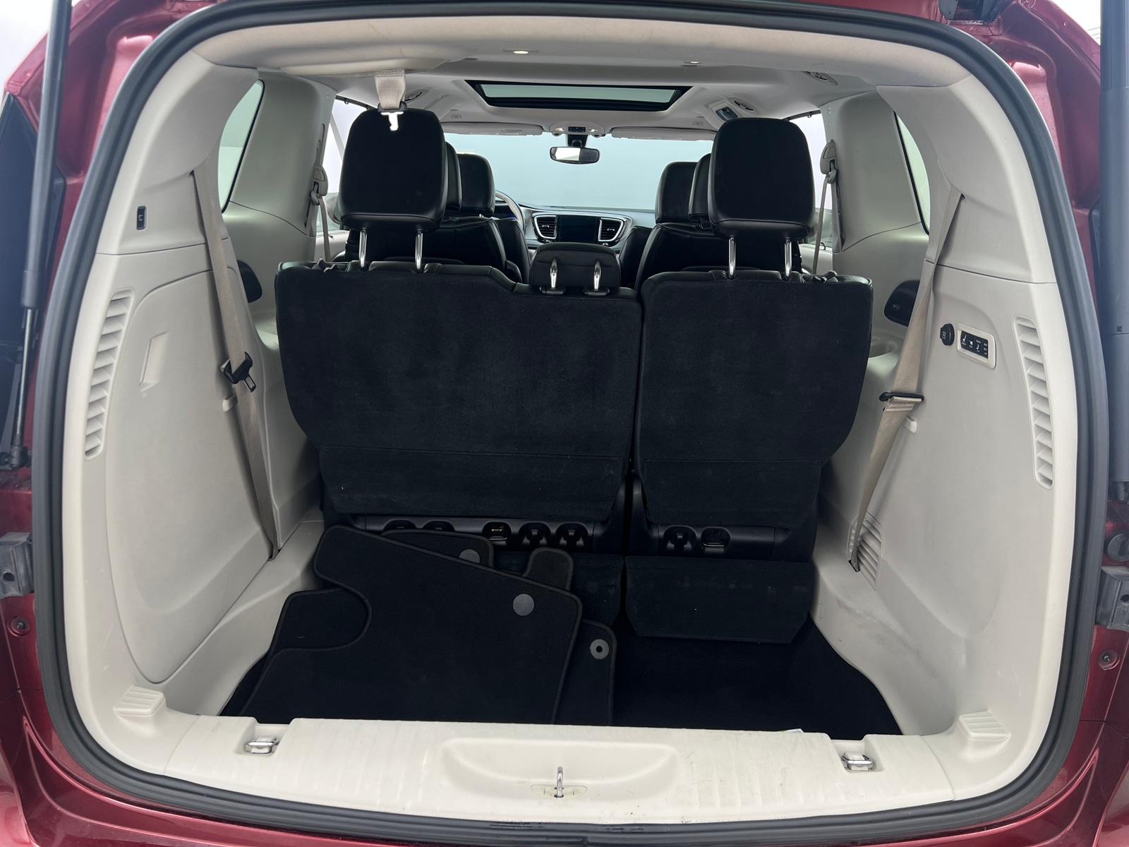 Thumbnail: 2018 Chrysler Pacifica - 6