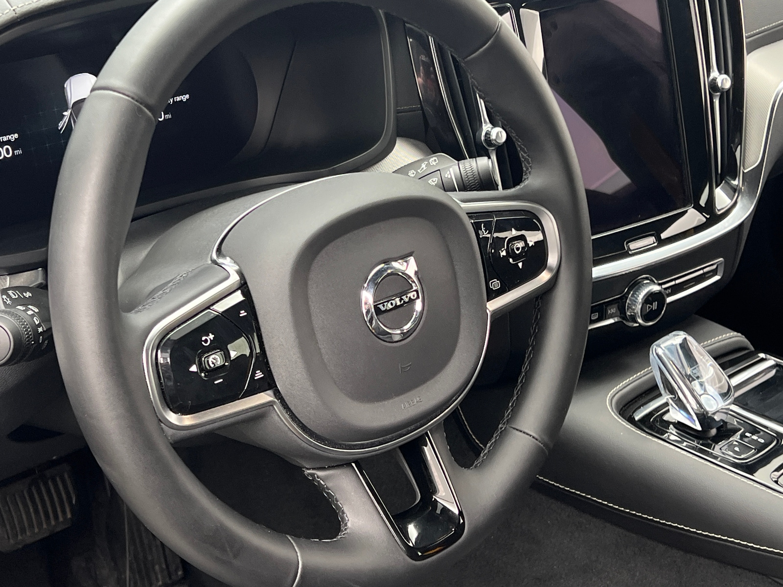 Thumbnail: 2024 Volvo V60 - 4