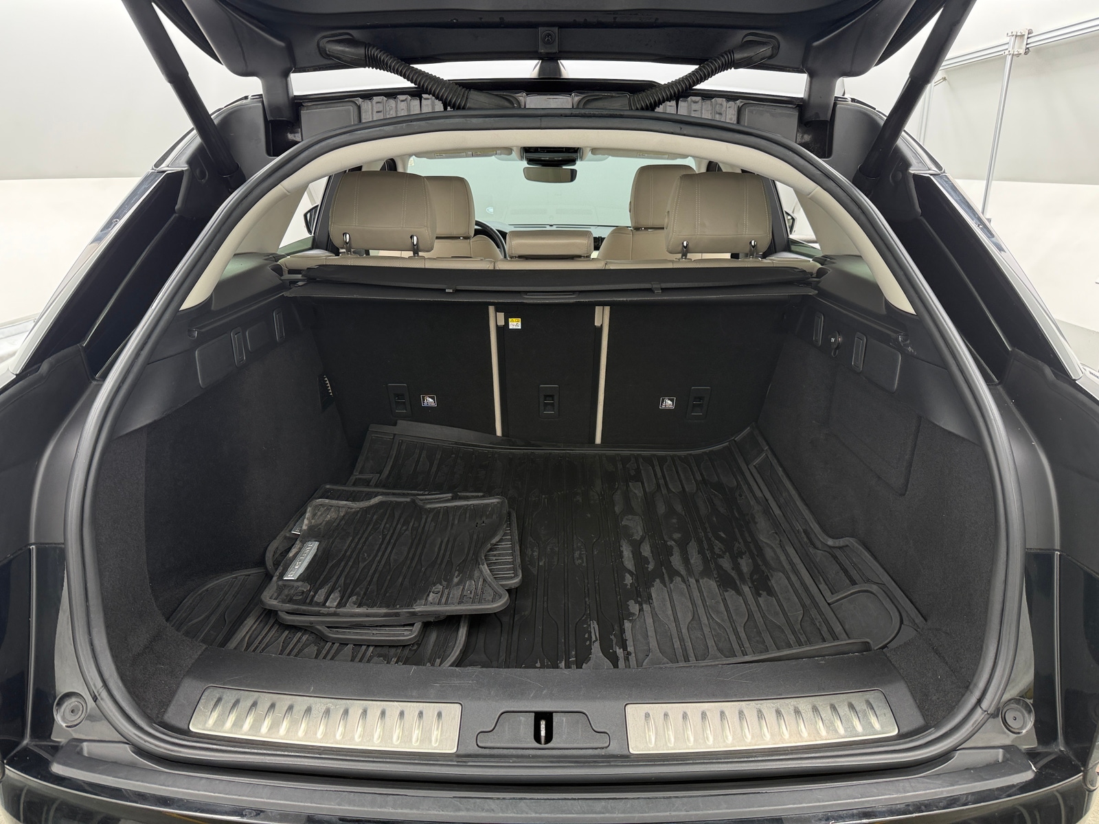 Thumbnail: 2020 Land Rover Range Rover Velar - 6