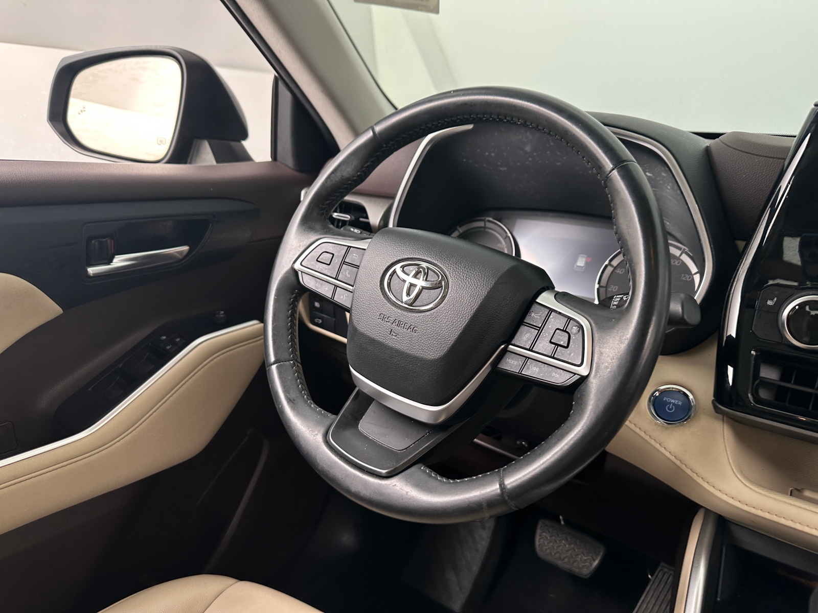 Thumbnail: 2022 Toyota Highlander - 4