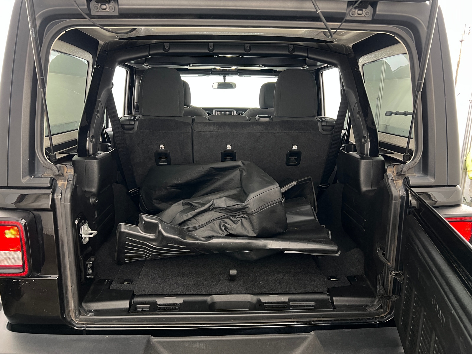 Thumbnail: 2022 Jeep Wrangler - 7