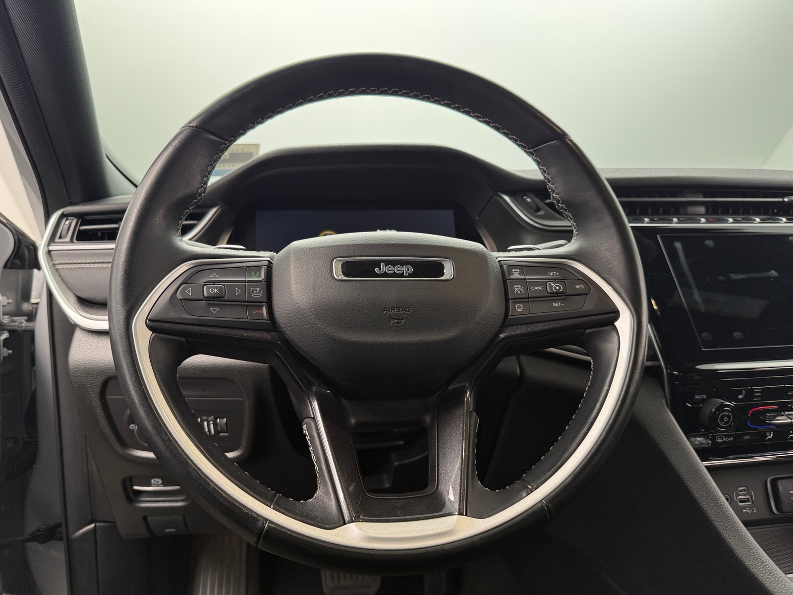 Thumbnail: 2021 Jeep Grand Cherokee L - 4