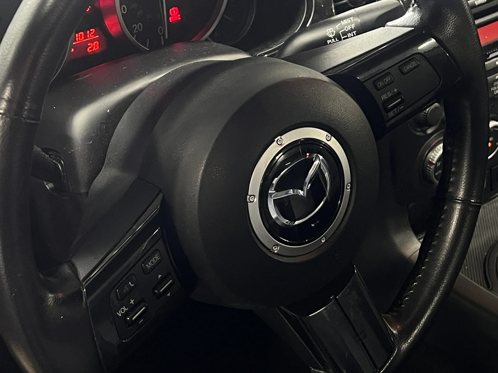 Thumbnail: 2013 Mazda MX-5 Miata - 4