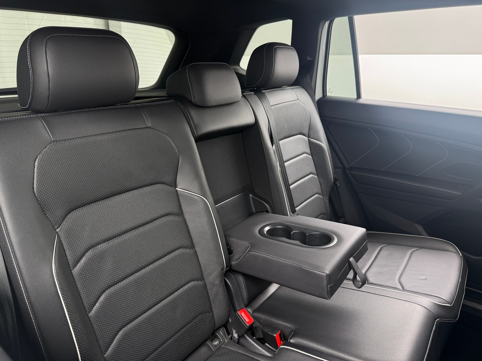 Thumbnail: 2022 Volkswagen Tiguan - 5