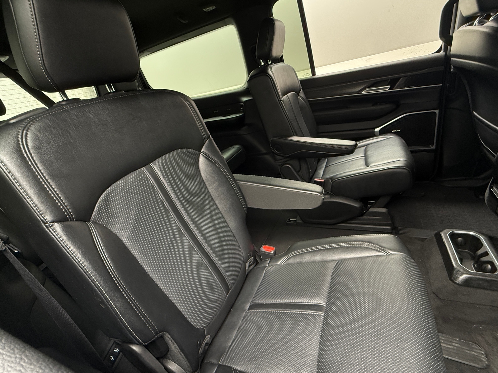 Thumbnail: 2024 Jeep Wagoneer - 5