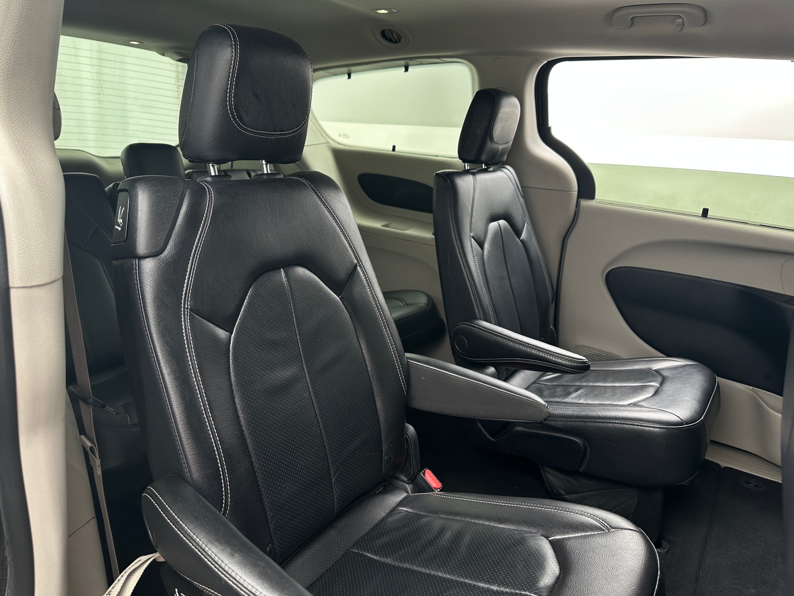 Thumbnail: 2022 Chrysler Pacifica - 5