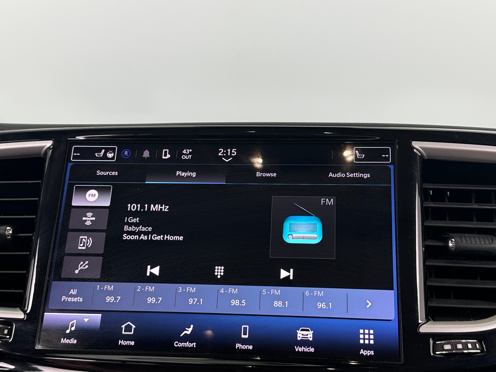 Thumbnail: 2022 Chrysler Pacifica - 3