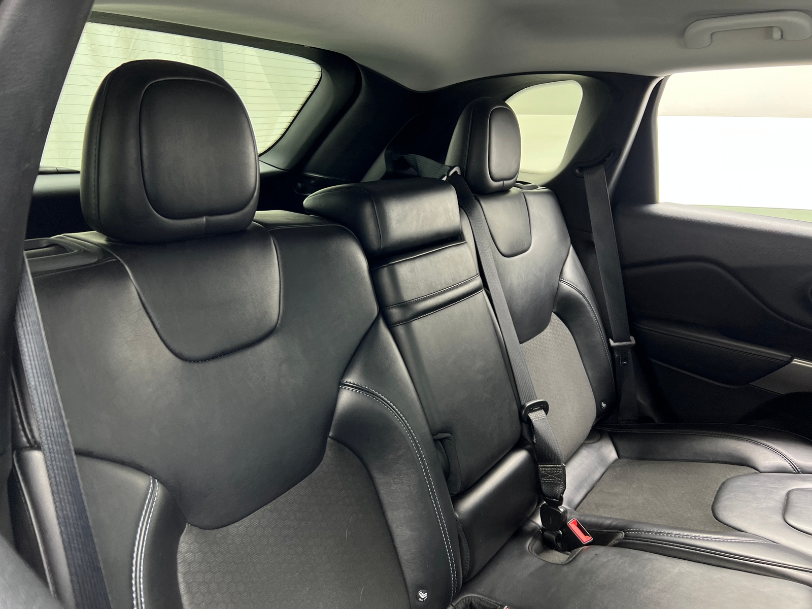 Thumbnail: 2019 Jeep Cherokee - 6