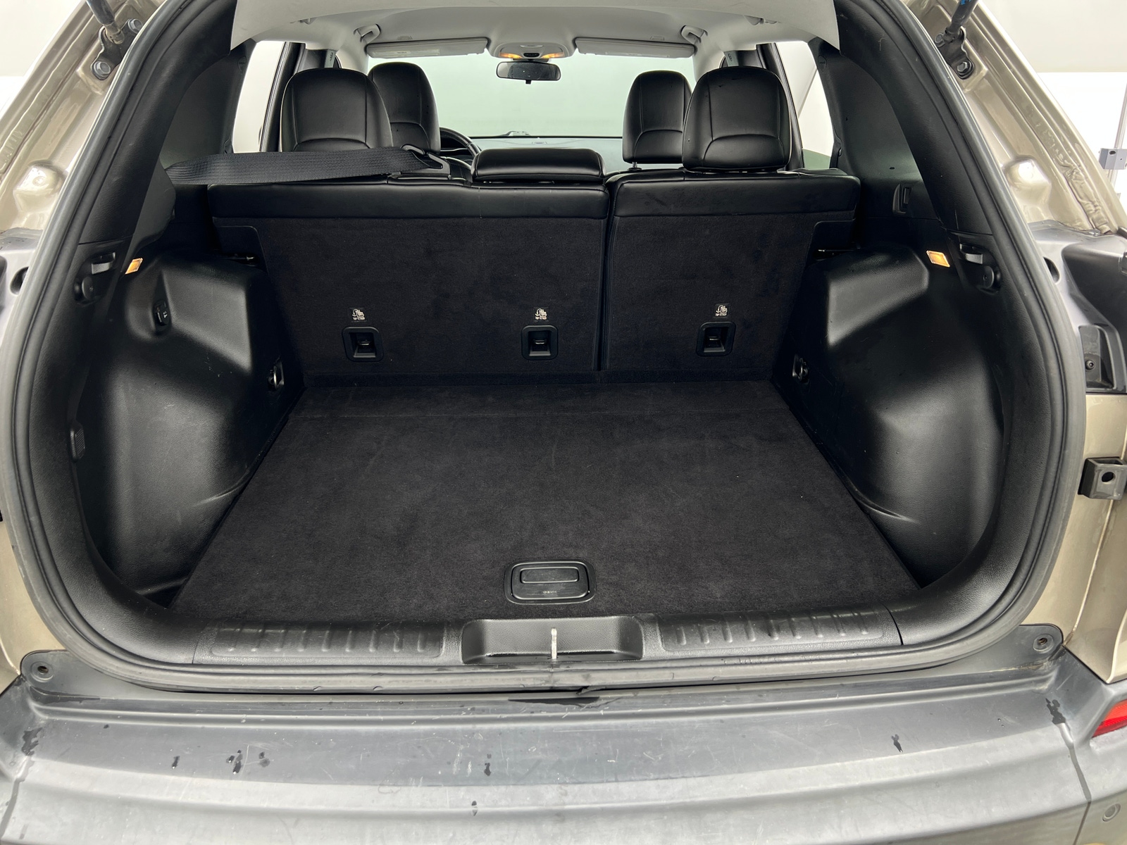 Thumbnail: 2019 Jeep Cherokee - 7