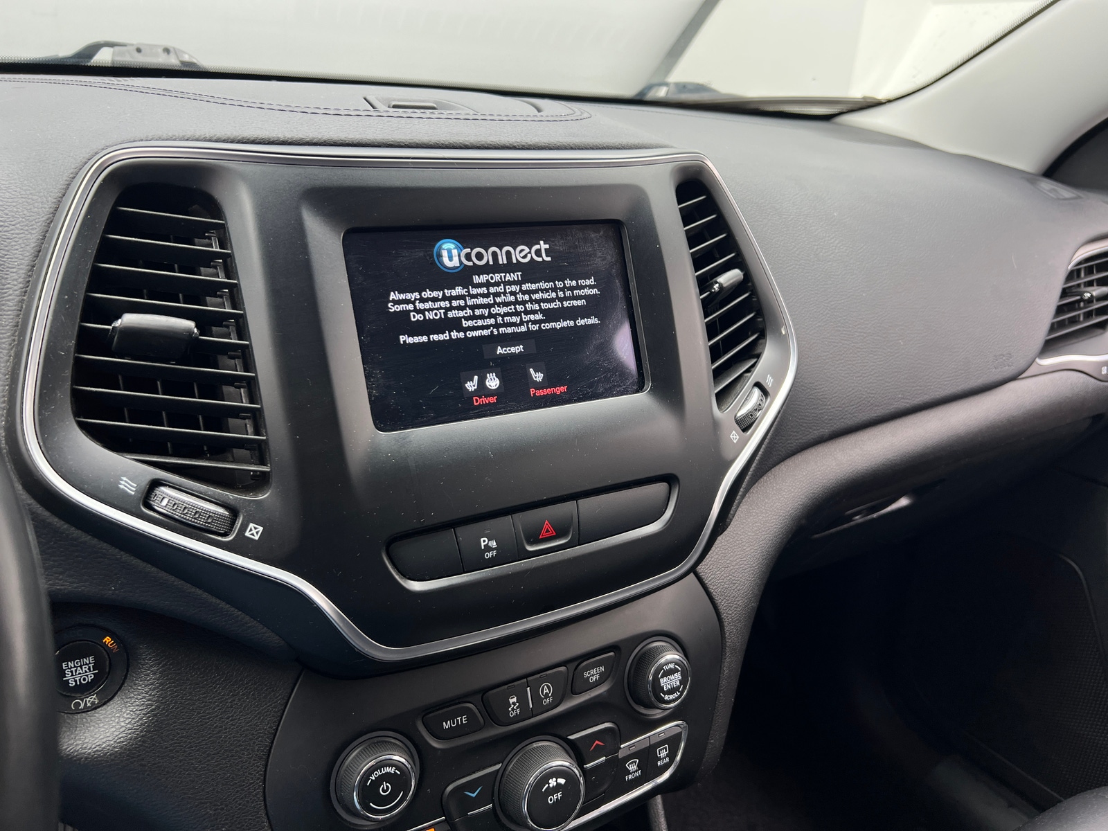 Thumbnail: 2019 Jeep Cherokee - 4