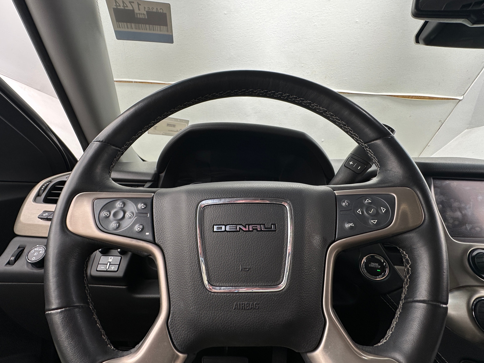 Thumbnail: 2017 GMC Yukon XL - 4