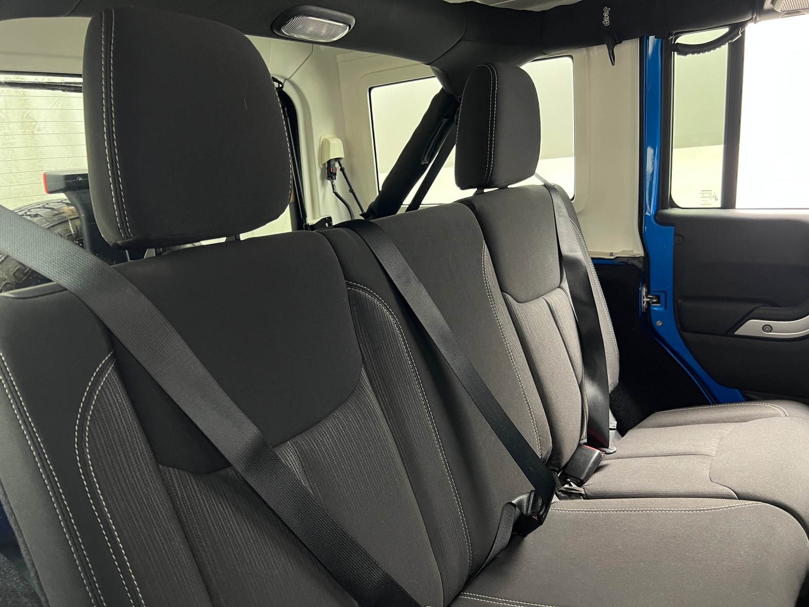 Thumbnail: 2015 Jeep Wrangler - 6