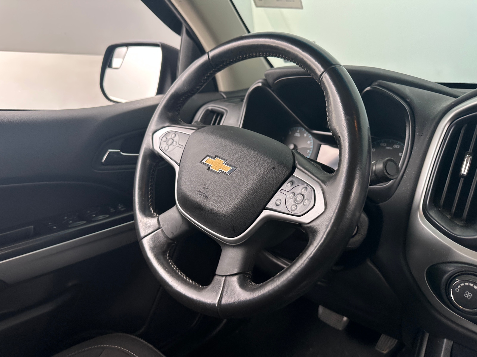 Thumbnail: 2022 Chevrolet Colorado - 5