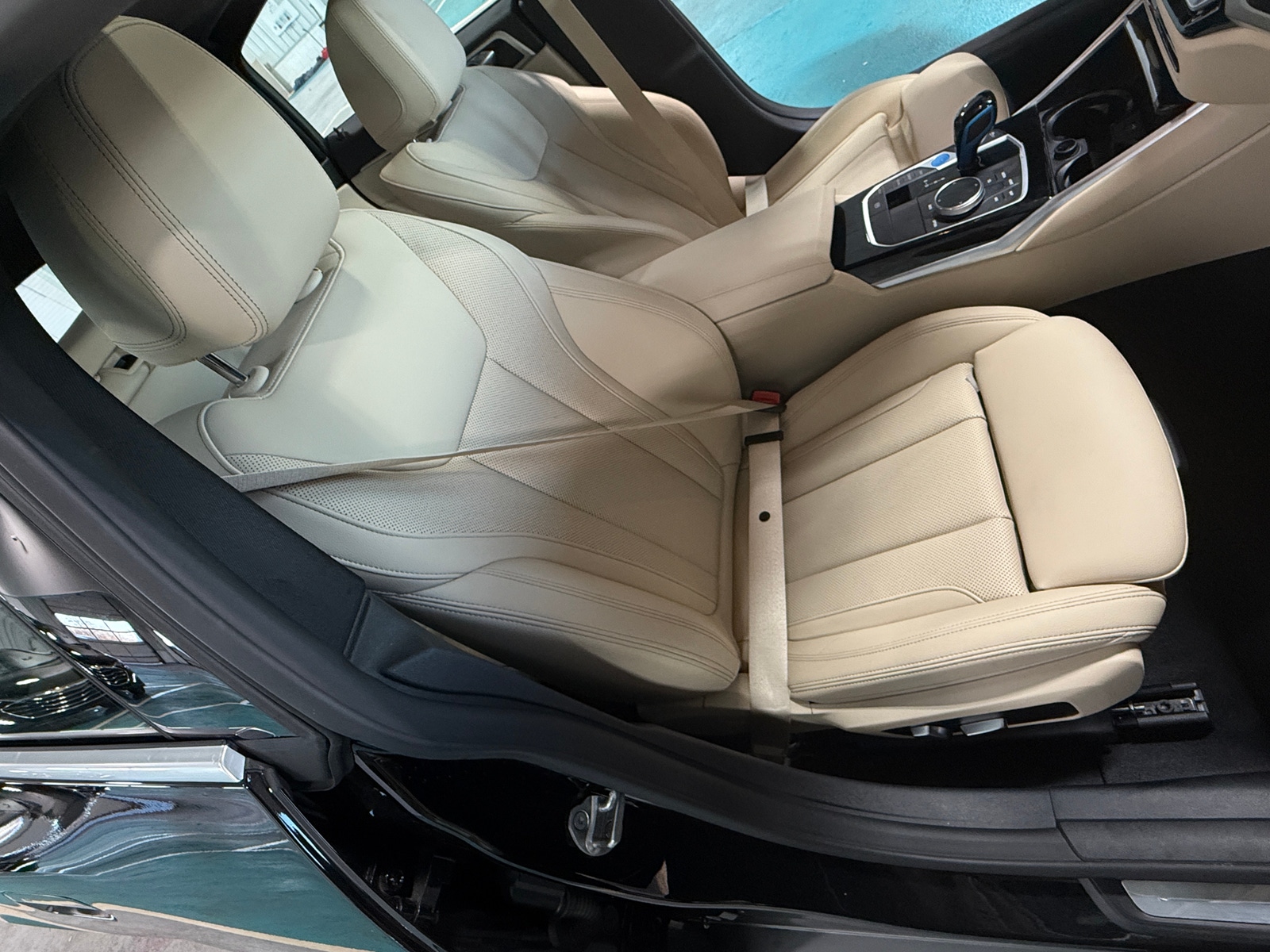 Thumbnail: 2022 BMW i4 - 2