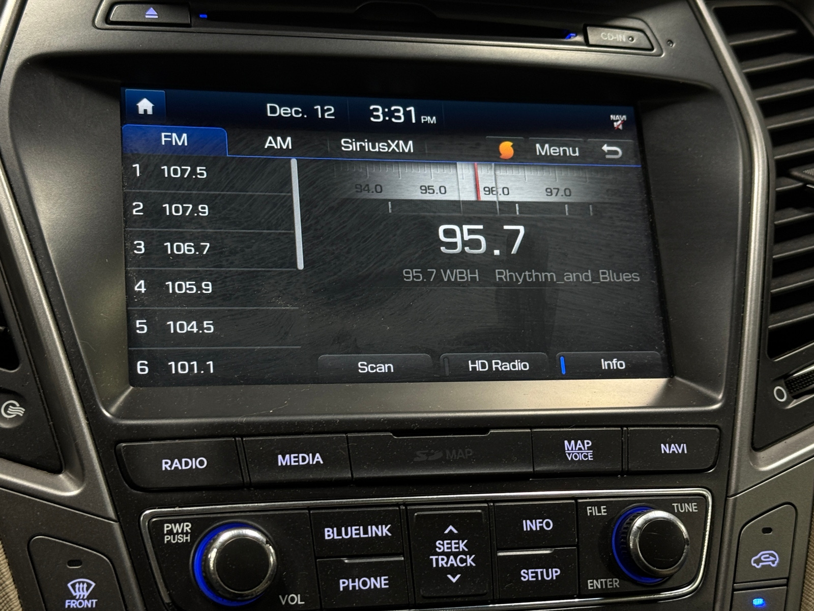 Thumbnail: 2017 Hyundai Santa Fe - 3