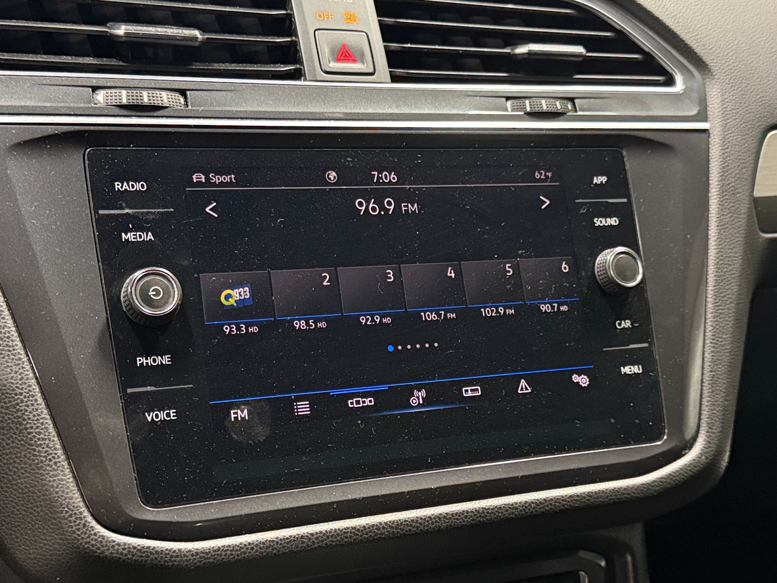 Thumbnail: 2021 Volkswagen Tiguan - 3