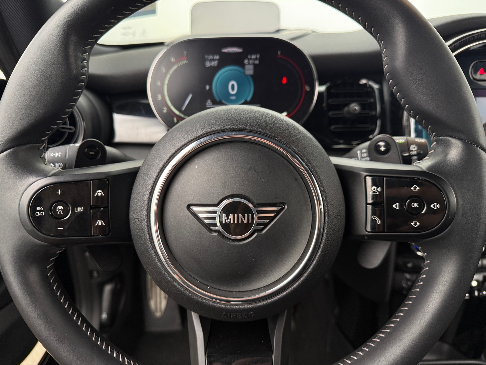 Thumbnail: 2023 MINI Cooper Hardtop - 4