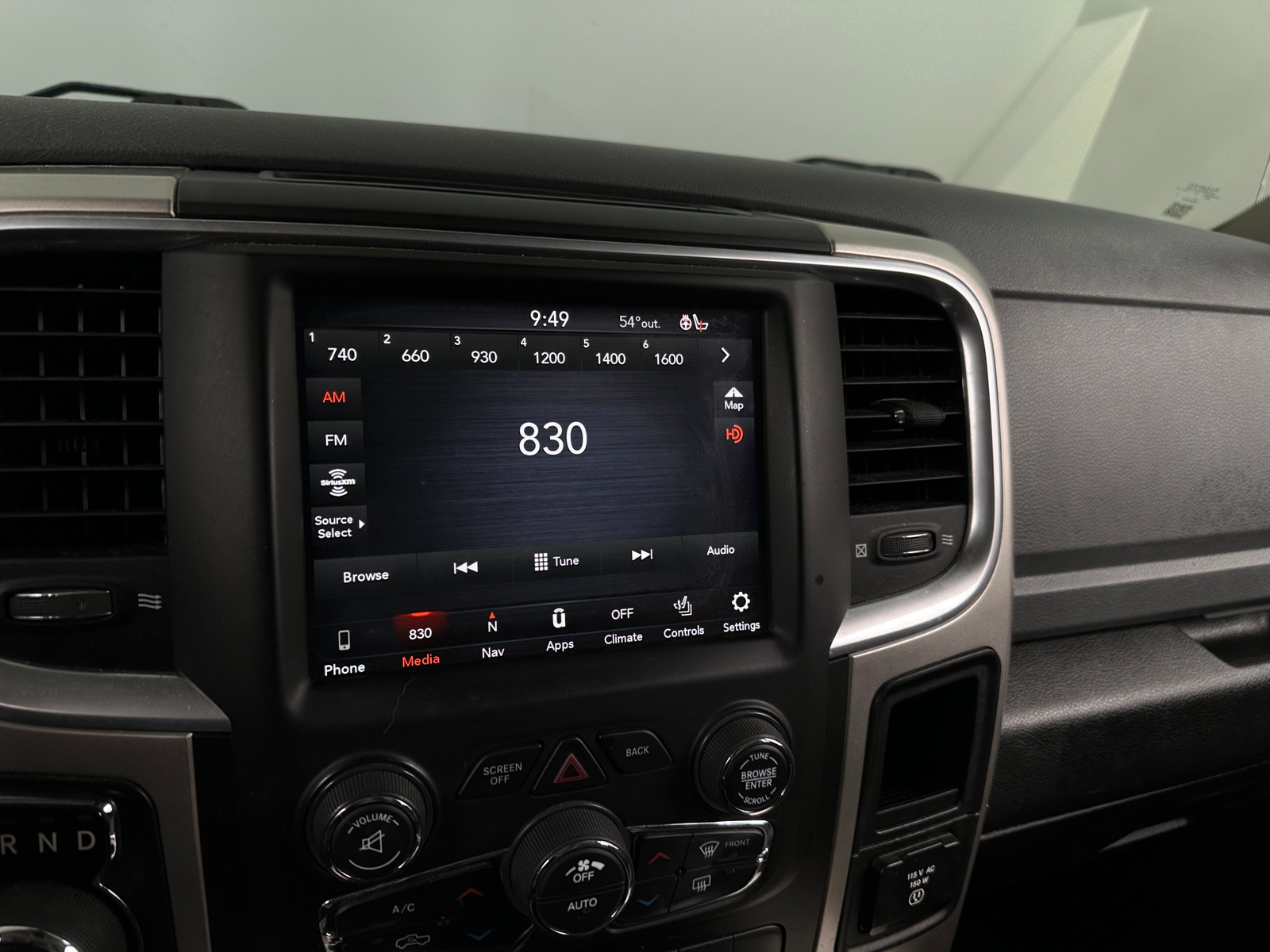 Thumbnail: 2020 RAM 1500 Classic - 4