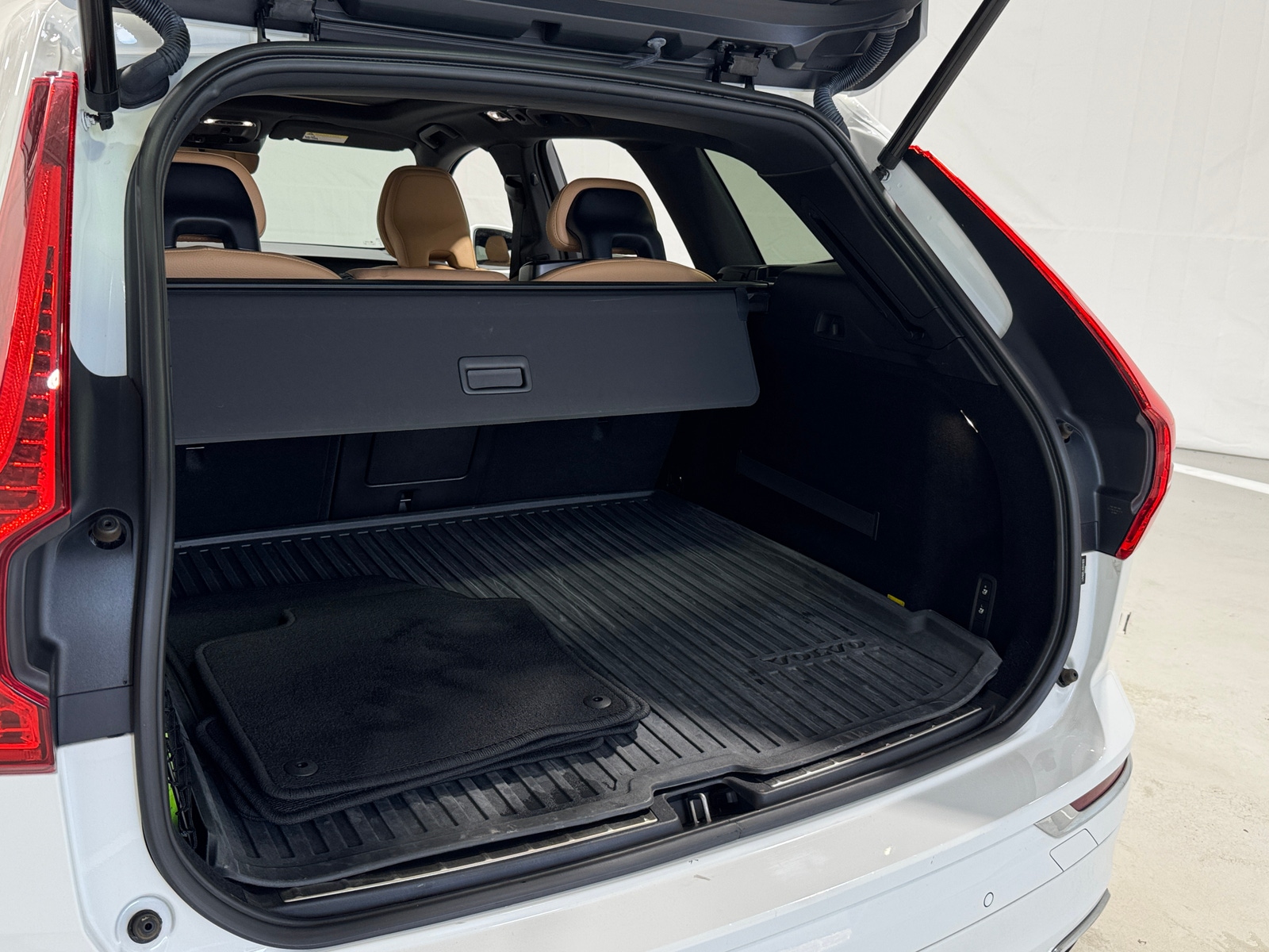 Thumbnail: 2019 Volvo XC60 - 6