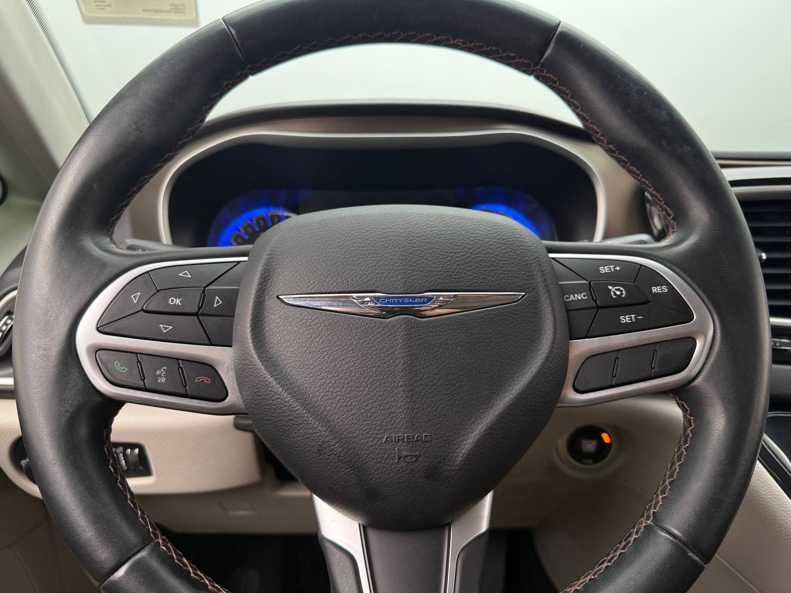 Thumbnail: 2017 Chrysler Pacifica - 4