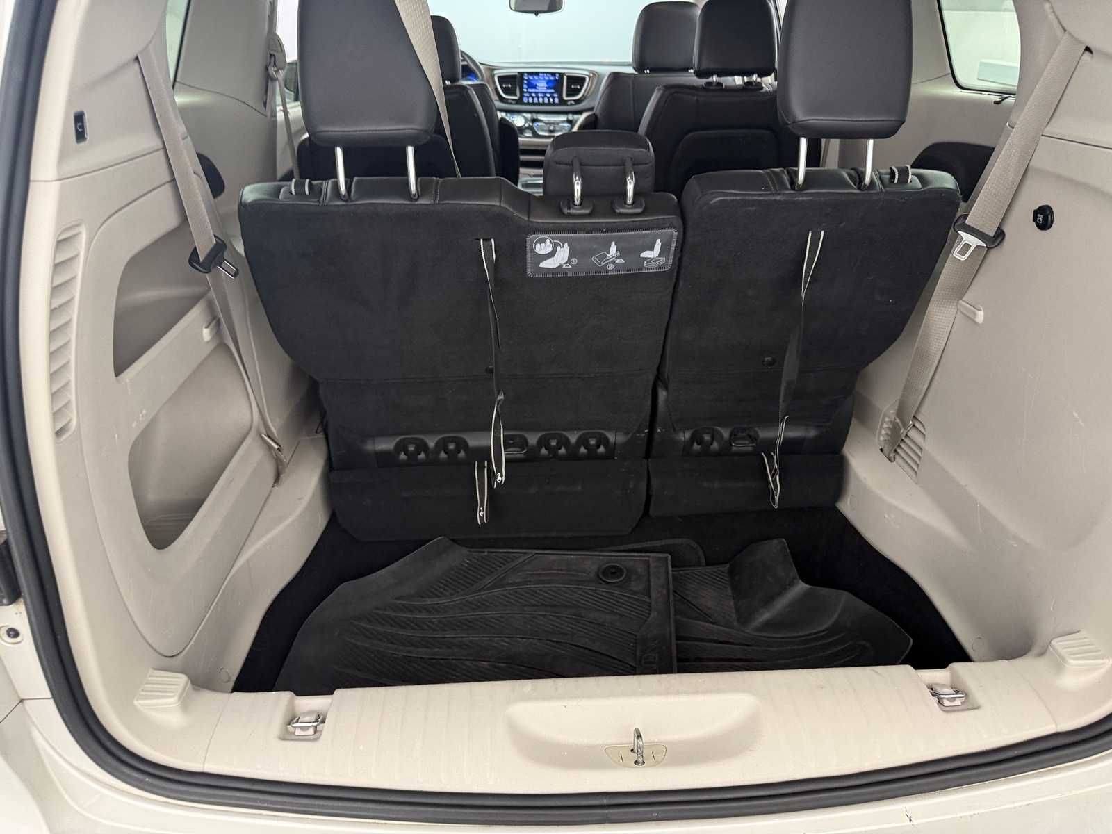 Thumbnail: 2017 Chrysler Pacifica - 6