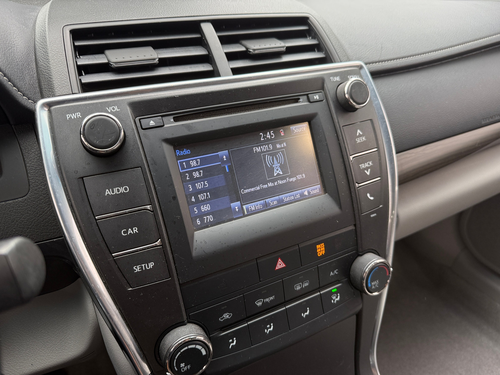 Thumbnail: 2016 Toyota Camry - 4