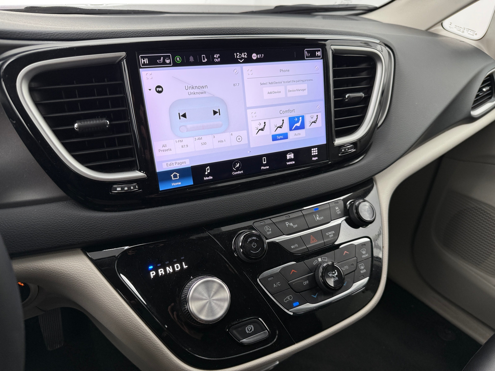 Thumbnail: 2024 Chrysler Pacifica - 3