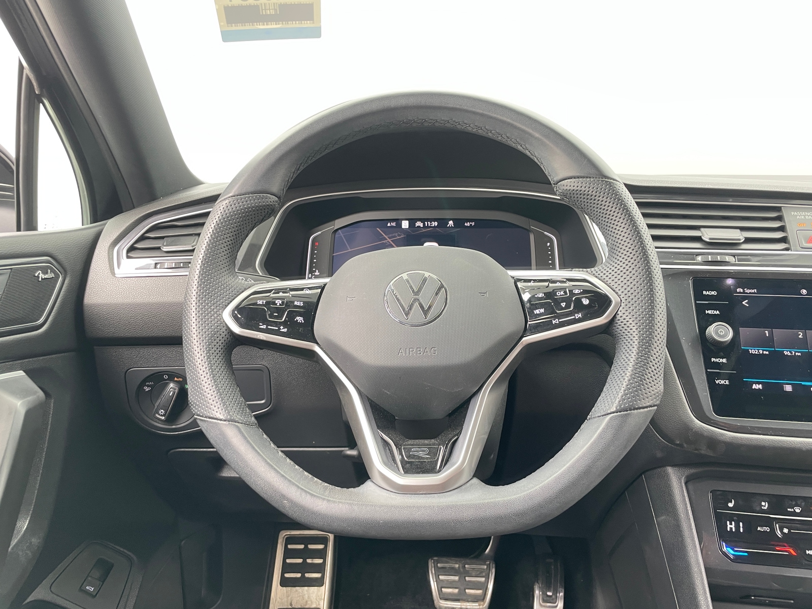 Thumbnail: 2024 Volkswagen Tiguan - 4