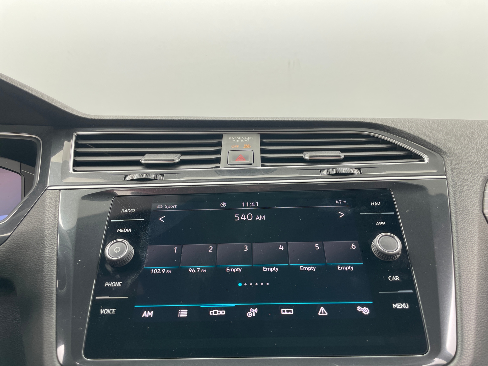 Thumbnail: 2024 Volkswagen Tiguan - 3