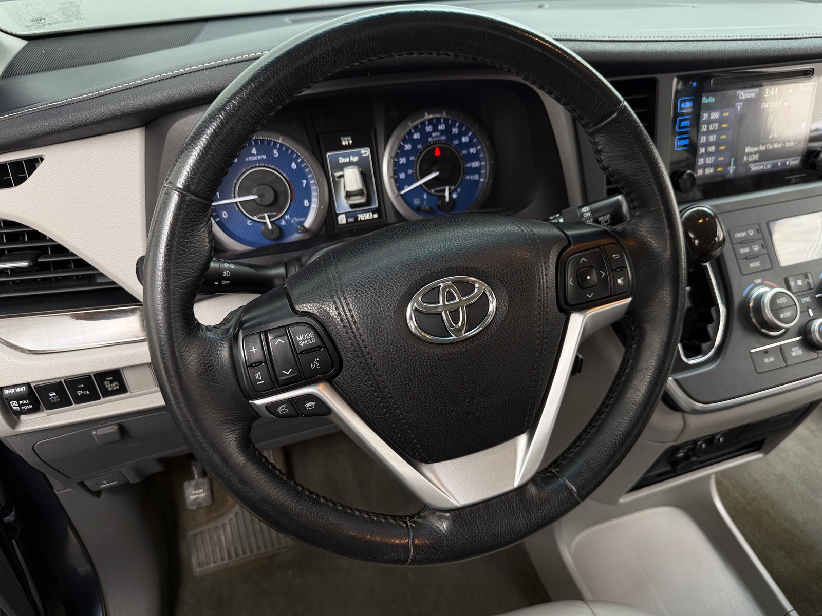 Thumbnail: 2015 Toyota Sienna - 4