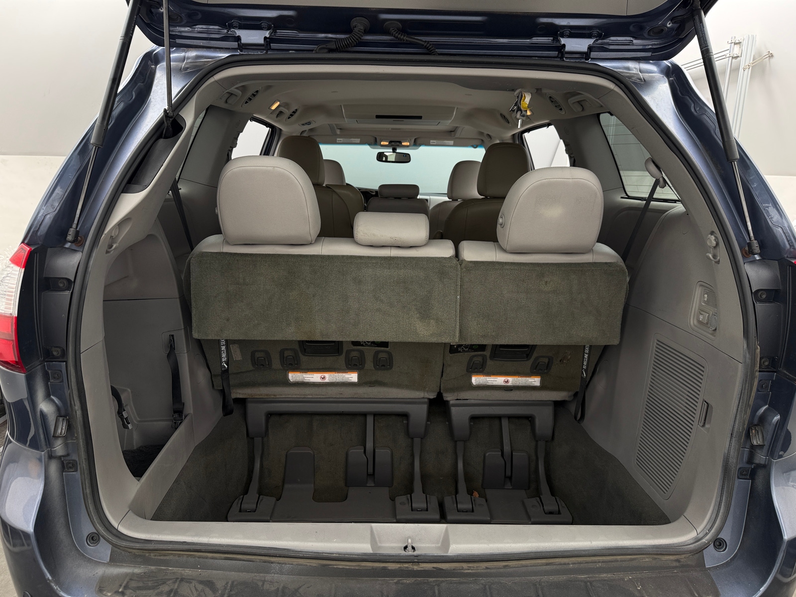 Thumbnail: 2015 Toyota Sienna - 6