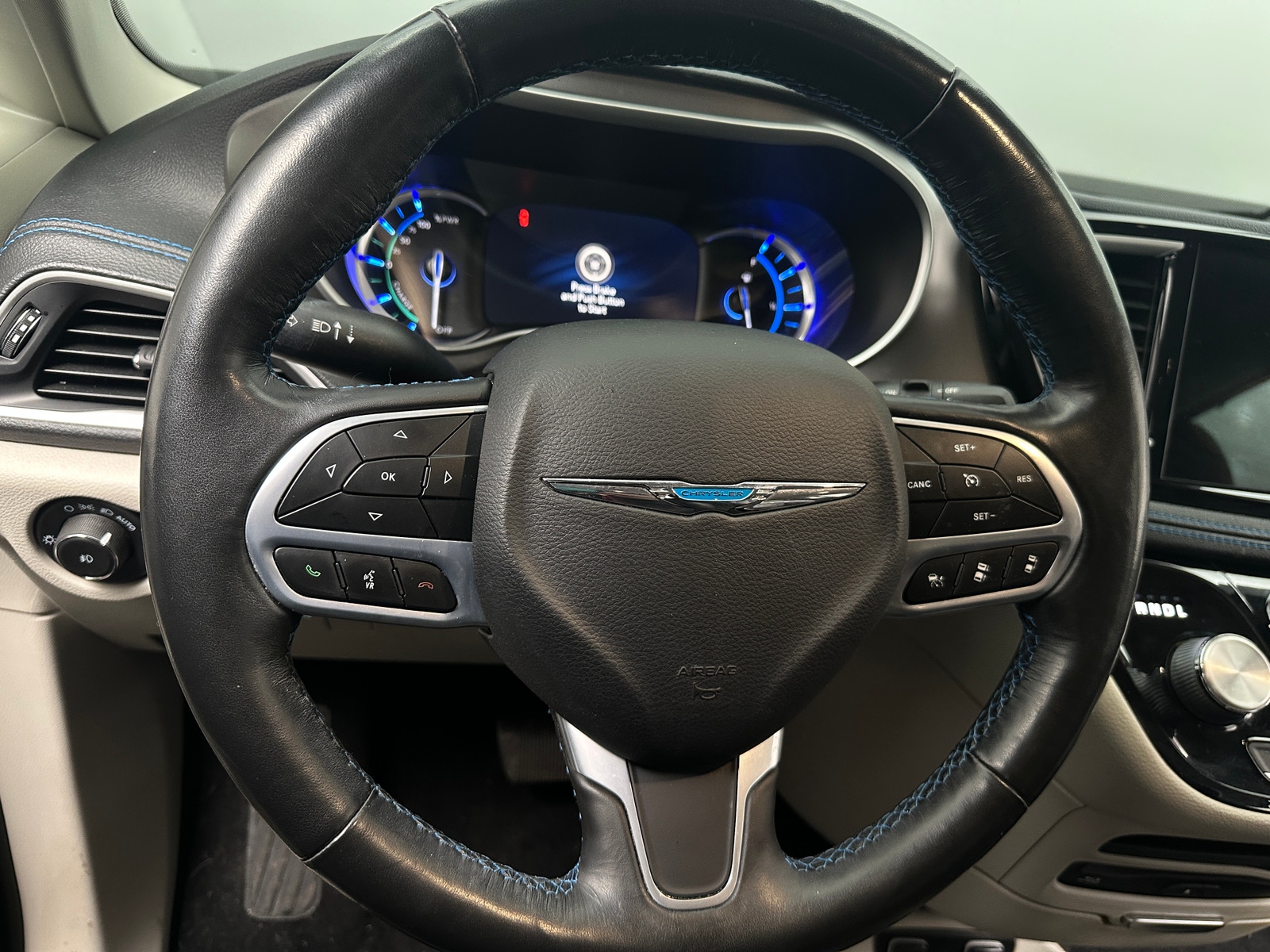 Thumbnail: 2021 Chrysler Pacifica - 4